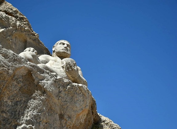 مجسمه هرکول کرمانشاه