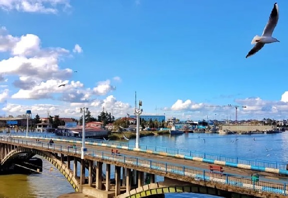 بندر انزلی کجاست؟