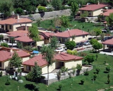 دهکده چادگان، ییلاق محبوب اصفهان