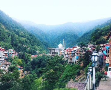 امام زاده ابراهیم، روستای رنگارنگ با بقعه نقرهای