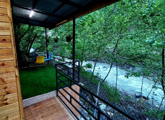 لب رودخانه