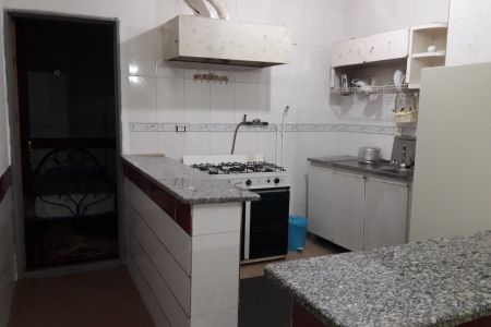 جناح بالقرب من محطة قطار شاهرود