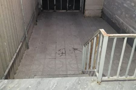 جناح بالقرب من محطة قطار شاهرود