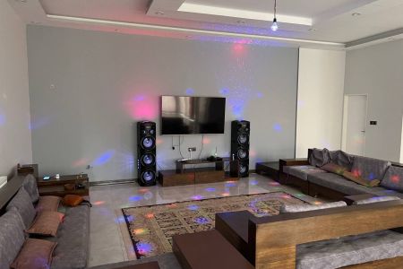 اجاره ویلا استخردار در چهارباغ - لشکرآباد