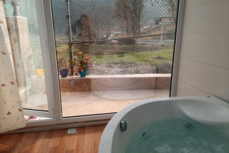 اجاره ویلا جنگلی نزدیک دریاچه لفور - جکوزی دار