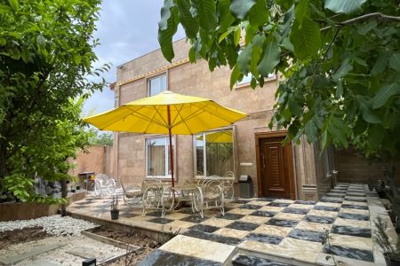 Renting a villa with a pool in Chaharbagh - Ebrahimabad