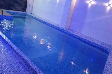 ویلا با استخر و جکوزی در باغ بهادران