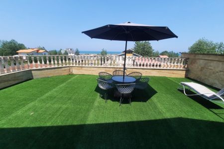 ویلا استخردار با چشم انداز دریا در زیباکنار