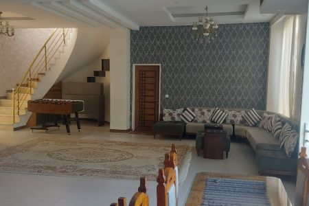ویلا دوبلکس استخردار و چهارخوابه در چهارباغ