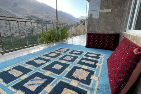 خانه رو به کوهستان در اورامان تخت