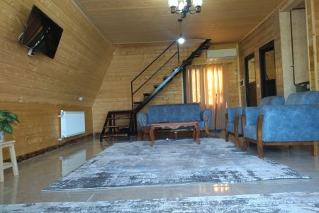 کلبه چوبی تراس دار در ورمیه ماسال