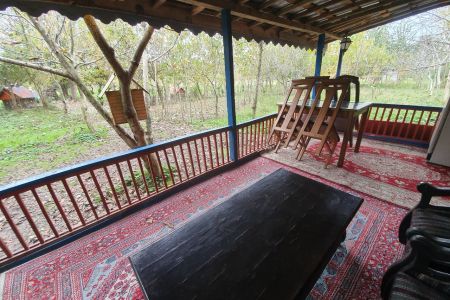 کلبه چوبی در سراوان - رز