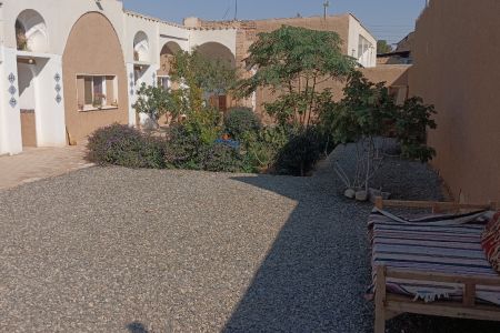 Booking an eco-lodge in Abuzeidabad - The Monarchy Room