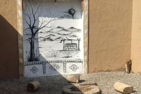 Booking an eco-lodge in Abuzeidabad - The Monarchy Room