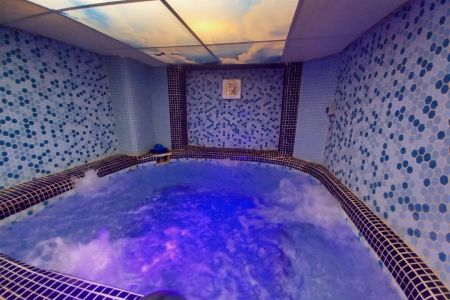 ویلا با استخر و جکوزی در بندر انزلی - ۴ خوابه