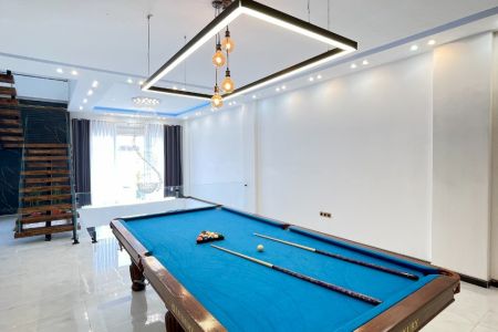 ویلا با استخر روباز و سرپوشیده آبگرم در محمودآباد