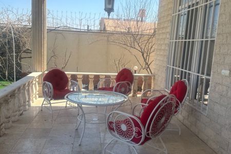 ویلا با استخر و حیاط دلباز در شهرک زعفرانیه