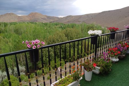 خانه استخردار در باغ بهادران - صادق آباد - ط۳