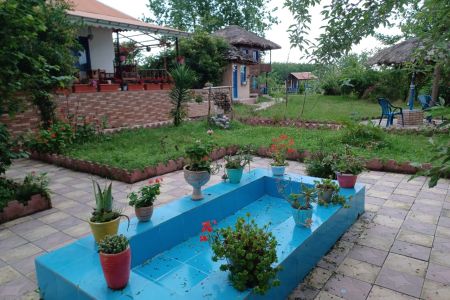 مجموعه اقامتی استخردار در صومعه سرا - میانده