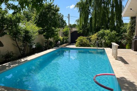 ویلا با استخر آبگرم در چهارباغ - لشگرآباد