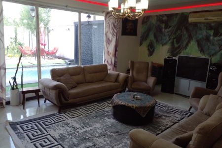 اجاره ویلا استخردار در چهارباغ - عرب آباد