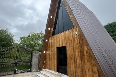 کلبه سوئیسی در جاده دو هزار - بالا اشتوج