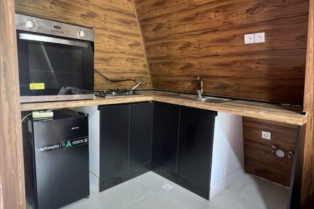 کلبه سوئیسی در جاده دو هزار - بالا اشتوج