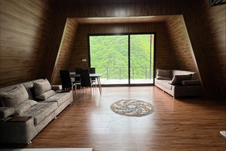 کلبه سوئیسی در جاده دو هزار - بالا اشتوج