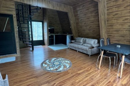 کلبه سوئیسی در جاده دو هزار - بالا اشتوج