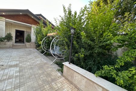 ویلا استخردار با حیاط دلباز در جاده سهیلیه