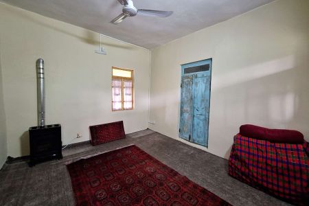 بومگردی در آستانه اشرفیه - داخل پایین - گیلاوا