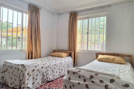 خانه با بالکنی رو به کوه در کجور - کندلوس