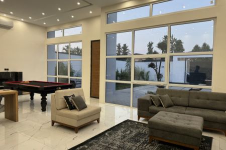 ویلا استخردار در چهارباغ - سنقرآباد - رویال