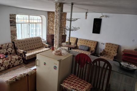 سوئیت کوهستانی نزدیک قلعه دیزین