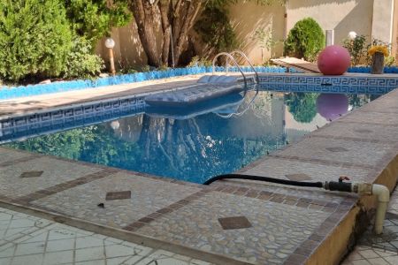 Renting a villa with a pool in Chaharbagh - Kahrizak
