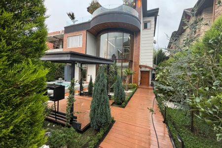 ویلا شیشه ایی استخردار در نوشهر - پنج خوابه