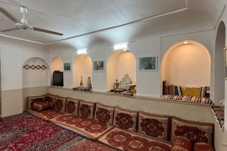 اجاره خانه سنتی در سمنان - اتاق کرسی