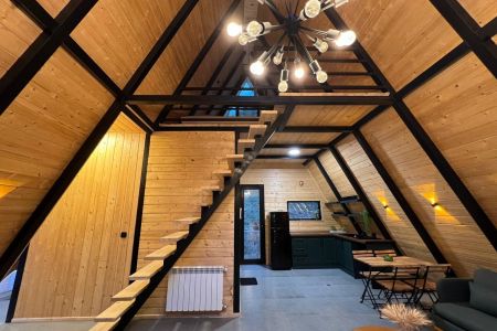 کلبه سوئیسی با وان جکوزی در پره سر - میانرود