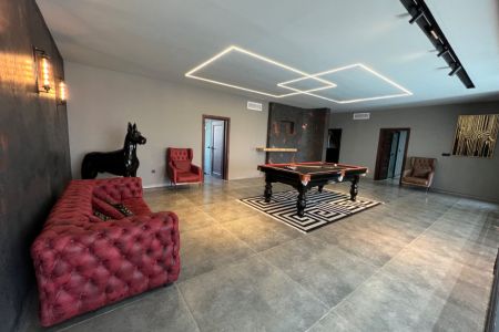 ویلا استخردار ۵ خوابه با زمین بازی در رودهن