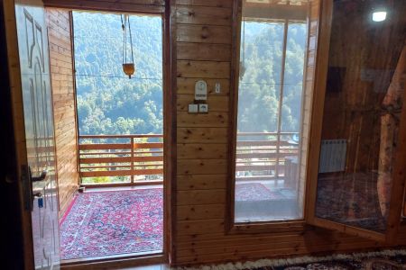 بوم گردی با منظره کوهستان در شفت - ارکیده