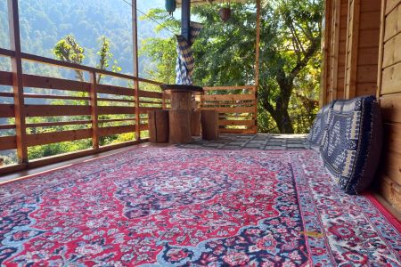 بوم گردی با منظره کوهستان در شفت - ارکیده