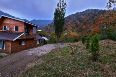کلبه چوبی با چشم انداز زیبا در ماسال - ورمیه