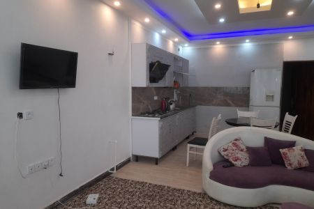 خانه ویلایی با استخر آبگرم در کردان - تکیه