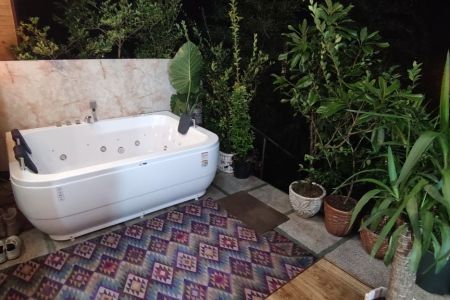 اجاره کلبه سوئیسی در زیرآب - میرورزان
