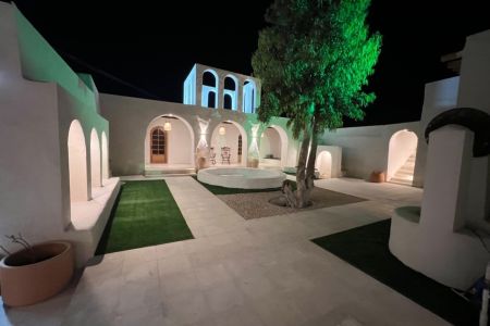 بوم گردی نزدیک ساحل قشم - سوزا - ستاره دریایی