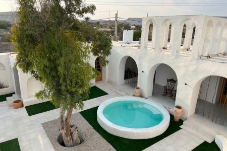 بوم گردی رو به ساحل در قشم - سوزا - اتاق دریا