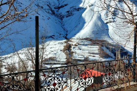 خانه تراس دار رو به کوه در دیزین - ولایت رود