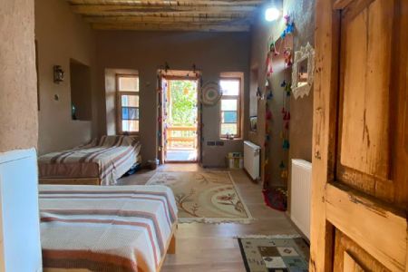 خانه کاهگلی با معماری اصیل در معلم کلایه