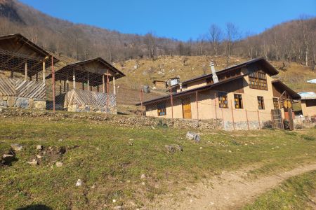 کلبه کوهستانی در دوهزار -  جاده نوشا