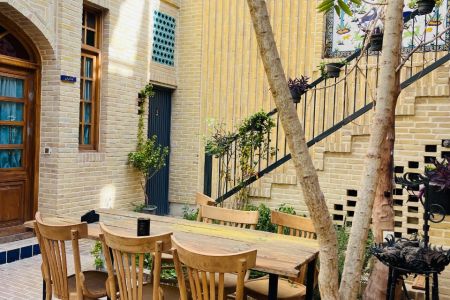 رزرو اتاق در اصفهان - گوشه قفل رومی